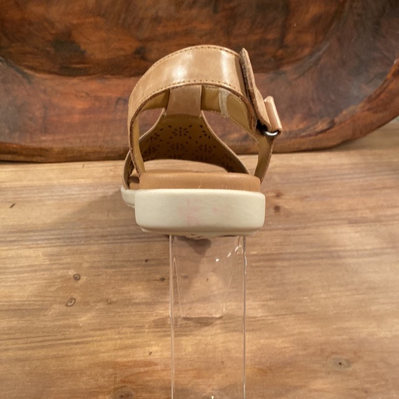 Unstructured by Clarks tan sandals, size 7 1/2, good preloved condition - Picture 7 of 7